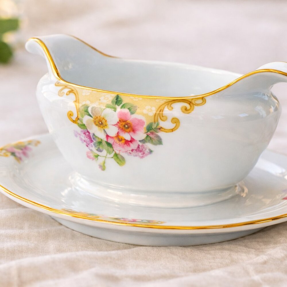 Vintage Thun 163 Gravy Boat w/ Attached Saucer – Czech Porcelain Floral/Gold NEW